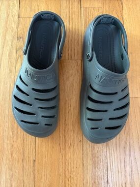 Nautica Light Gray Molded Slip-On Clogs MENS Size 10